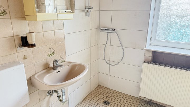 Renovierungsbedürftiges Reihenendhaus mit Potential in zentraler Lage von Dillingen-Diefflen