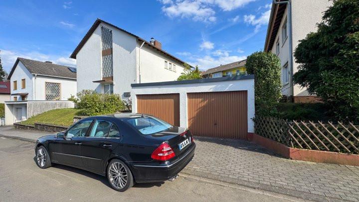 BESTE LAGE - Vollvermietetes 3-Familienhaus mit 2 Garagen und Garten in Zweibrücken (Stadt)