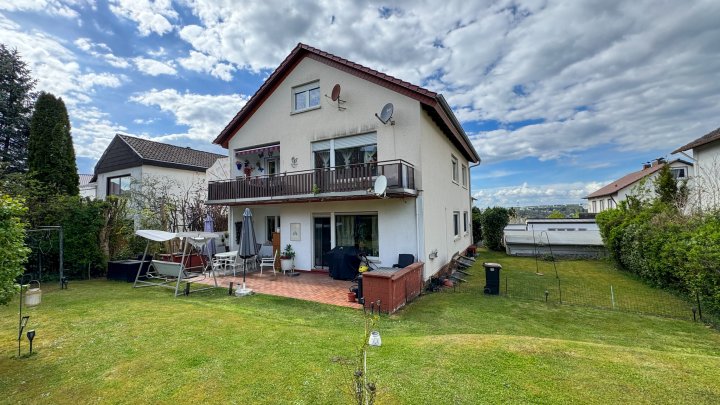 BESTE LAGE - Vollvermietetes 3-Familienhaus mit 2 Garagen und Garten in Zweibrücken (Stadt)