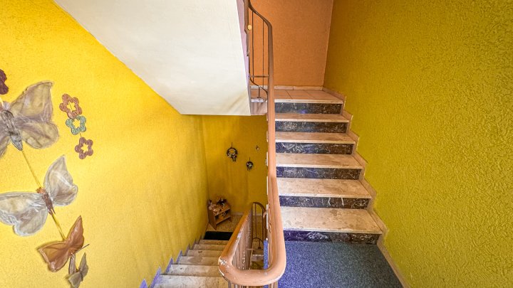 BESTE LAGE - Vollvermietetes 3-Familienhaus mit 2 Garagen und Garten in Zweibrücken (Stadt)