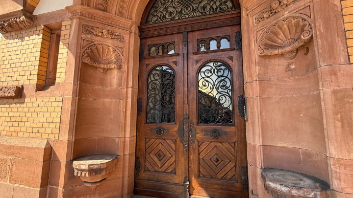 HISTORISCHE RÄUME DER VILLA SCHWINN – Gewerbefläche im EG in 66482 Zweibrücken sucht Liebhaber