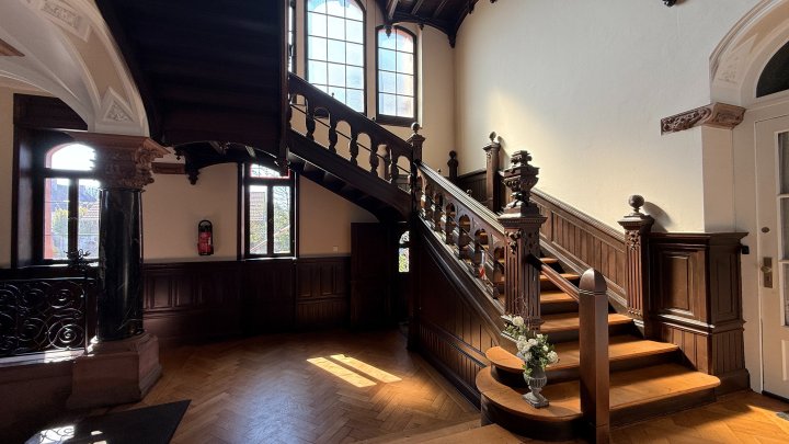 HISTORISCHE RÄUME DER VILLA SCHWINN – Gewerbefläche im EG in 66482 Zweibrücken sucht Liebhaber