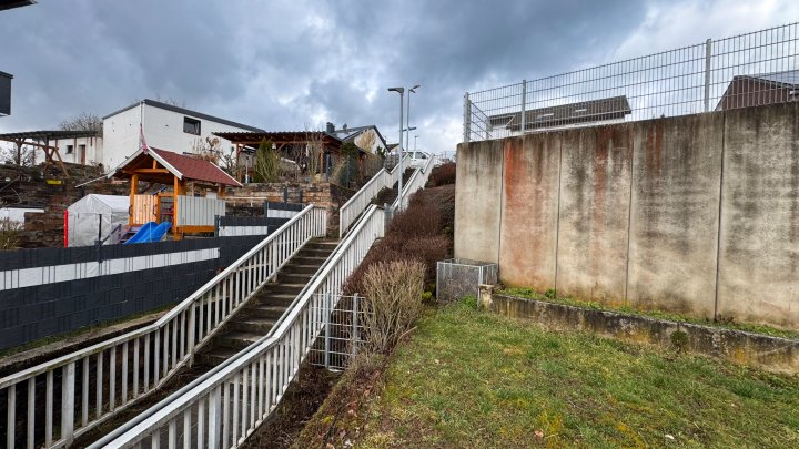 GARAGENHOF - 6 Garagen auf einem eigenem Baugrundstück in Zweibrücken-Niederauerbach