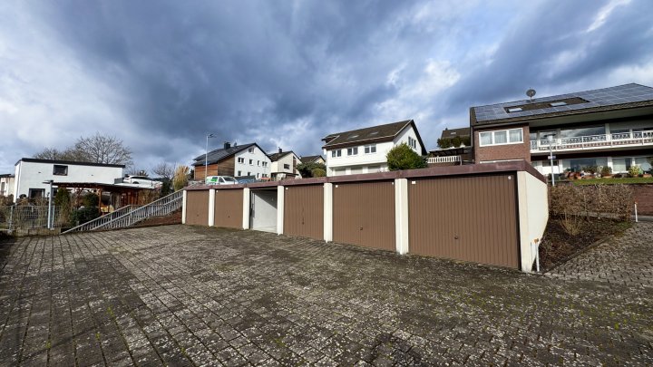 GARAGENHOF - 6 Garagen auf einem eigenem Baugrundstück in Zweibrücken-Niederauerbach