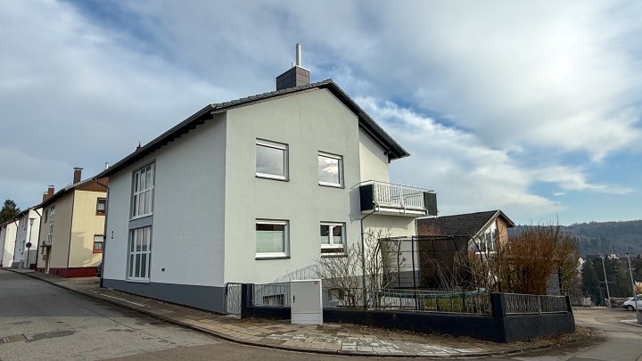 WOHNTRAUM - Hochwertig modernisiertes EFH mit Garten in bester Lage von Zweibrücken- Niederauerbach
