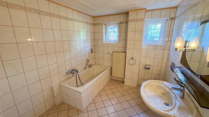 DIREKT BEZUGSBEREIT - Freist. Zweifamilienhaus mit Garage/Garten in Zweibrücken-Niederauerbach