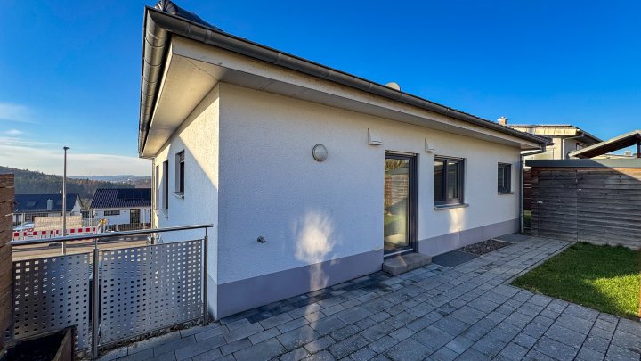 IM NEUBAUGEBIET - Freist. 2-Fam. Haus mit 2 Garagen in bester Lage von 66497 Contwig