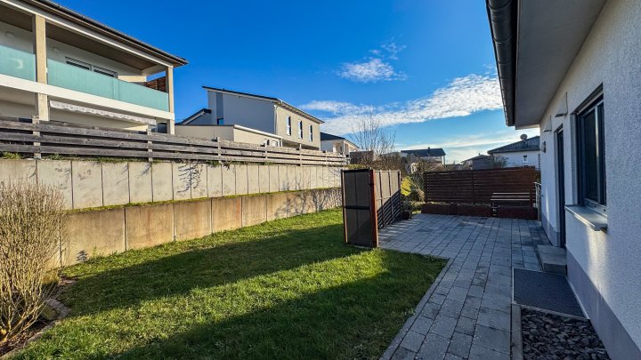 IM NEUBAUGEBIET - Freist. 2-Fam. Haus mit 2 Garagen in bester Lage von 66497 Contwig