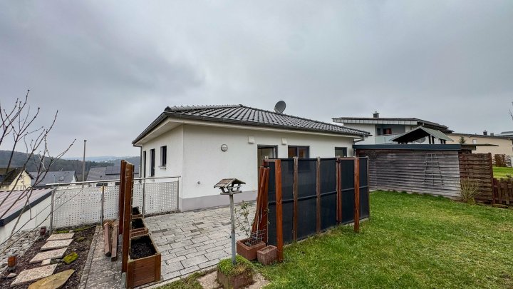 IM NEUBAUGEBIET - Freist. 2-Fam. Haus mit 2 Garagen in bester Lage von 66497 Contwig