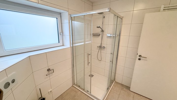 IM NEUBAUGEBIET - Freist. 2-Fam. Haus mit 2 Garagen in bester Lage von 66497 Contwig