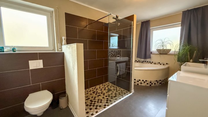 KLOSTERSTADT HORNBACH- Einfamilienhaus mit zusätzlich 2 Ferienwohnungen, Grundstück und Carport