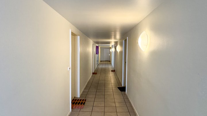 Schönes 1. Zimmer Apartment SB Innenstadt mit großzügiger Belichtung/Aufzug