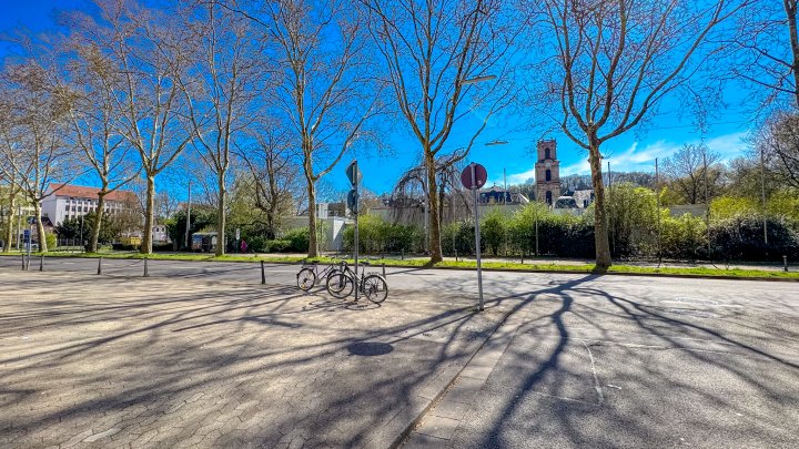 Schönes 1. Zimmer Apartment SB Innenstadt mit großzügiger Belichtung/Aufzug