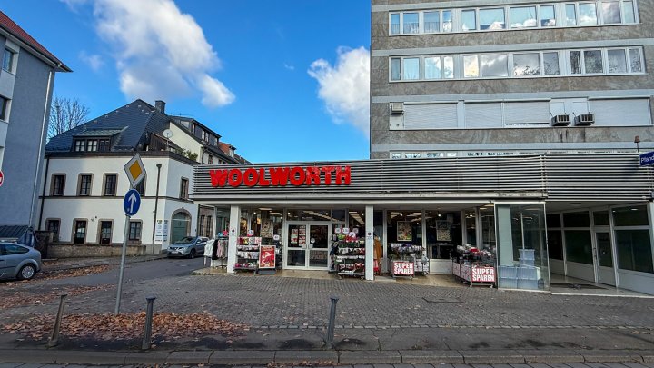 IN BESTER LAGE - Einzelhandelsfläche/Lagerfläche mit Tiefgaragenstellplätzen in Saarbrücken-City
