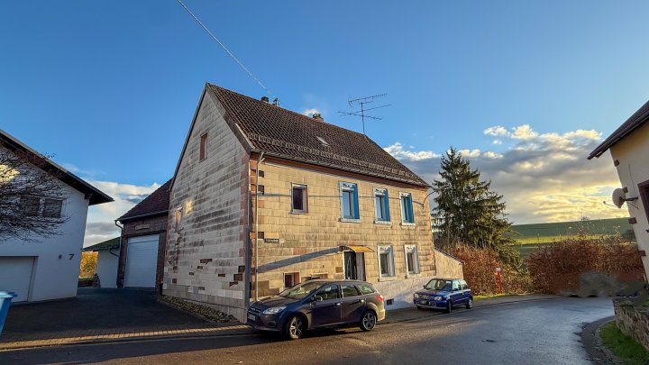 HANDWERKERHAUS - Renovierungsbedürftiges Einfamilienhaus mit Grundstück in Käshofen