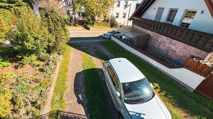 GRÜNOASE - Doppelhaushälfte mit Garage/Balkone und großem Garten in Zweibrücken-Mörsbach