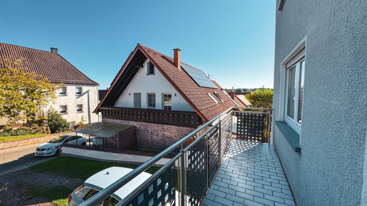 GRÜNOASE - Doppelhaushälfte mit Garage/Balkone und großem Garten in Zweibrücken-Mörsbach