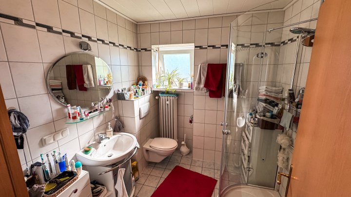 GRÜNOASE - Doppelhaushälfte mit Garage/Balkone und großem Garten in Zweibrücken-Mörsbach