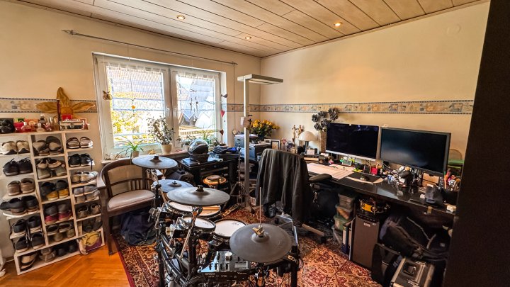 GRÜNOASE - Doppelhaushälfte mit Garage/Balkone und großem Garten in Zweibrücken-Mörsbach