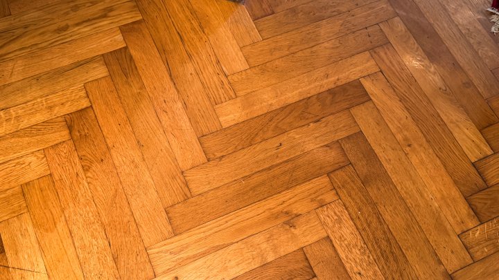 GRÜNOASE - Doppelhaushälfte mit Garage/Balkone und großem Garten in Zweibrücken-Mörsbach