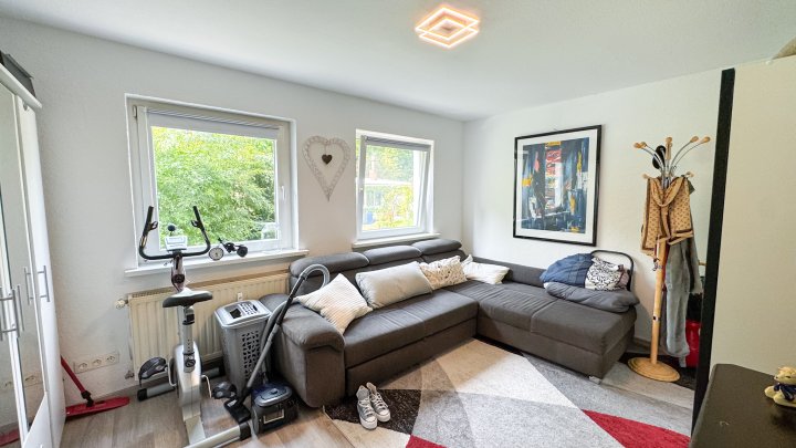 IM KLINGELTAL - Freistehendes 1-2 Fam. Haus mit Garten und Garage in Zweibrücken-Ixheim