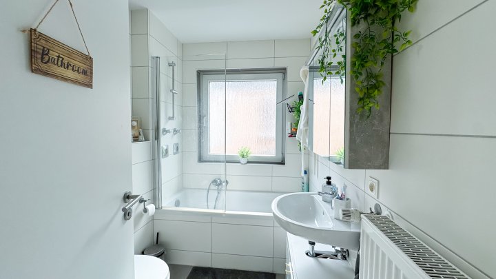 IM KLINGELTAL - Freistehendes 1-2 Fam. Haus mit Garten und Garage in Zweibrücken-Ixheim