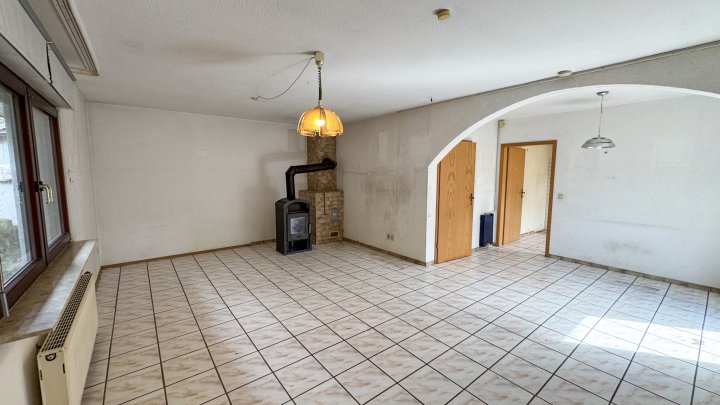 WOHNEN IN IXHEIM - Freistehendes Einfamilienhaus mit Garage und Terrasse in 66482 Zweibrücken