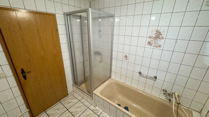 WOHNEN IN IXHEIM - Freistehendes Einfamilienhaus mit Garage und Terrasse in 66482 Zweibrücken