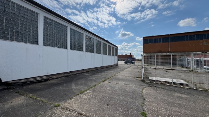 AM FLUGPLATZ - Gewerbeobjekt mit Büroflächen/Werkstatthallen/Stellplätzen in Zweibrücken