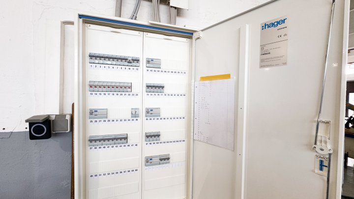 AM FLUGPLATZ - Gewerbeobjekt mit Büroflächen/Werkstatthallen/Stellplätzen in Zweibrücken