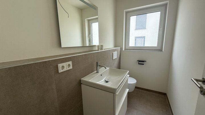 Neubau-Doppelhaushälfte in Zweibrücken: Wohnen am Jacobyberg im modernen Stil mit Garten