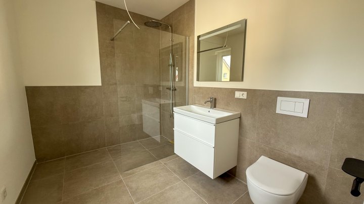 Neubau-Doppelhaushälfte in Zweibrücken: Wohnen am Jacobyberg im modernen Stil mit Garten