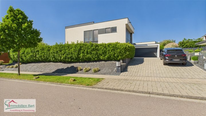 GRENZE L-WORMELDANGE: TOLLES WOHNHAUS / TOLLES GRUNDSTÜCK / 2 BÄDER / GROSSE GARAGE / TOP LAGE!