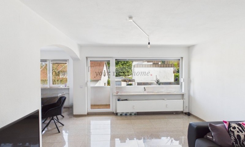 „Lichtdurchflutete Etagenwohnung mit Balkon und Garage in begehrter Südlage von St. Ingbert“