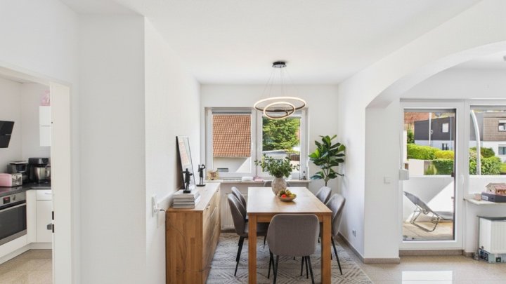 „Lichtdurchflutete Etagenwohnung mit Balkon und Garage in begehrter Südlage von St. Ingbert“