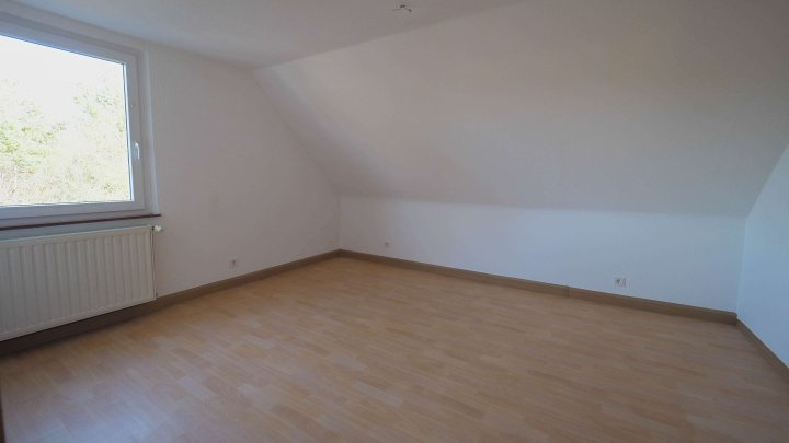 RUHIGE LAGE - Attraktive 2,5 - ZKB Dachgeschosswohnung in Zweibrücken-Ernstweiler