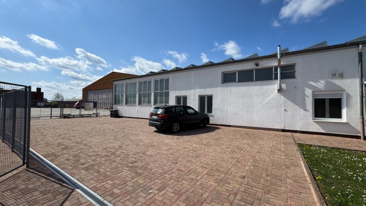 AM FLUGPLATZ - Gewerbeobjekt mit Büroflächen/Werkstatthallen/Stellplätzen in Zweibrücken