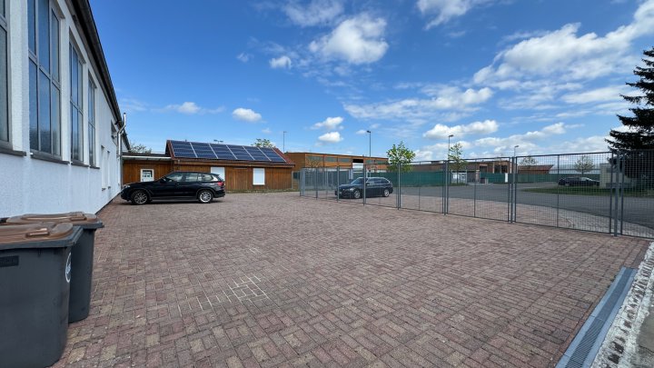 AM FLUGPLATZ - Gewerbeobjekt mit Büroflächen/Werkstatthallen/Stellplätzen in Zweibrücken