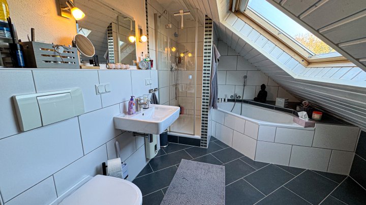 ENERGIESPARSAM - Freist. 2-Fam. Haus mit großem Garten in 66509 Rieschweiler-Mühlbach