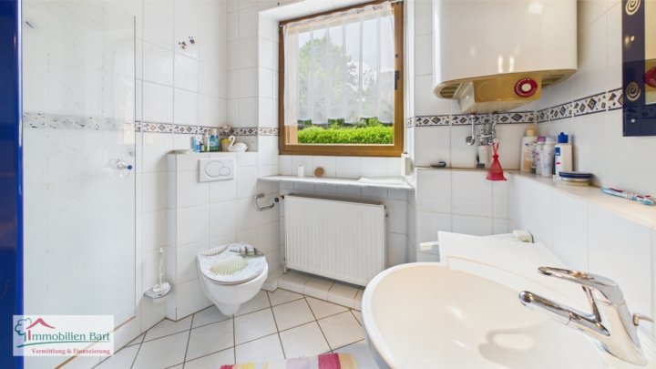 PERL: GEPFLEGTES WOHNHAUS / 4 SCHLAFZIMMER/ 2 BÄDER / GARTEN UND GARAGE