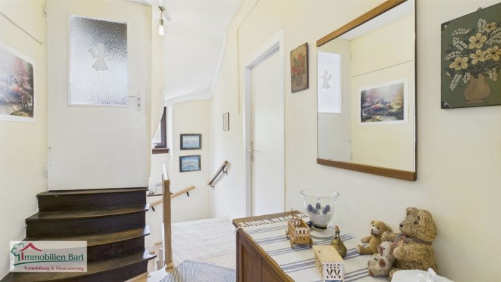 PERL: GEPFLEGTES WOHNHAUS / 4 SCHLAFZIMMER/ 2 BÄDER / GARTEN UND GARAGE