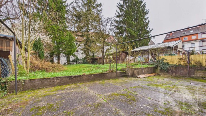 Mehrfamilienhaus mit Entwicklungspotenzial – 2 freie Einheiten & sofortige Renditechance