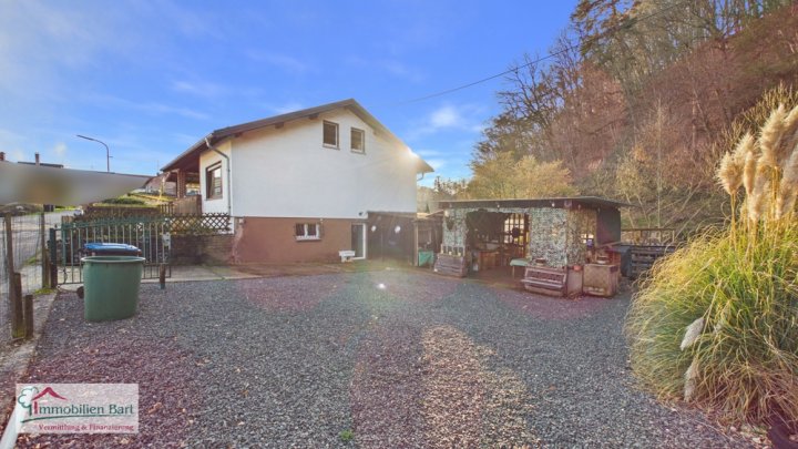 GRENZNÄHE: BUNGALOW IN IDYLLISCHER WALDRANDLAGE
