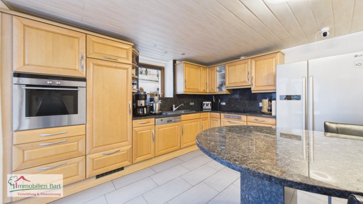 GRENZE L-SCHENGEN: WOHNMOBILSTELLPLATZ / RENOVIERTES WOHNHAUS / GARTEN NACH SÜD-WEST AUSGERICHTET