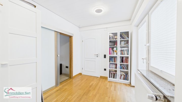 GRENZE L-SCHENGEN: WOHNMOBILSTELLPLATZ / RENOVIERTES WOHNHAUS / GARTEN NACH SÜD-WEST AUSGERICHTET