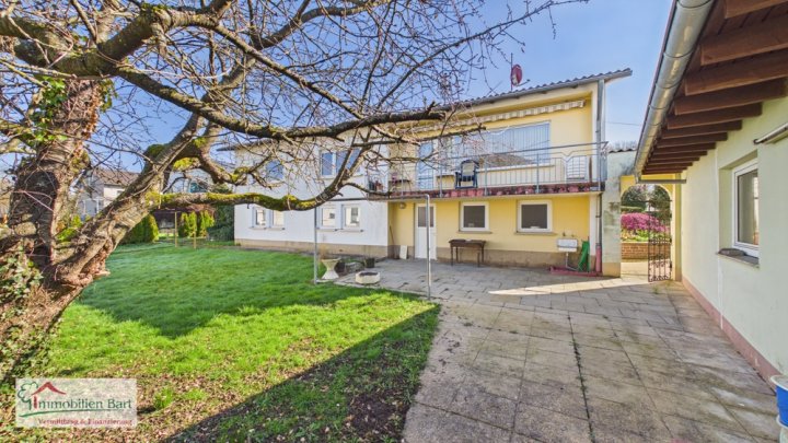 GRENZE LUXEMBURG: 5 SCHLAFZIMMER / 2 BÄDER / 3 GARAGEN IN PERL-BESCH!