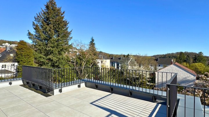 Erstbezug nach Kernsanierung - Penthouse mit Dachterrasse in toller Lage auf dem Rotenbühl