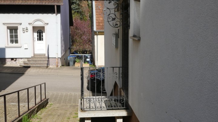 Gepflegtes, kernsaniertes, vollvermietetes Mehrfamilienhaus mit 3 Wohnungen - Terrasse - Balkon - Garage - großes Grundstück - Saarbrücken - Dudweiler