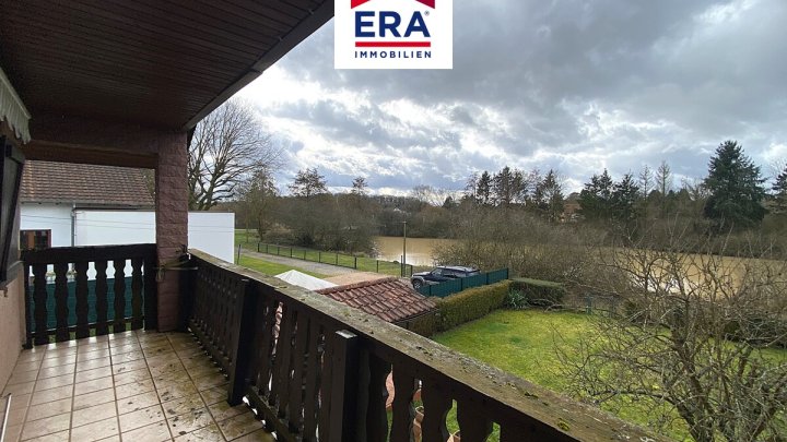 KEINE VERMITTLUNGSGEBÜHREN - EINFAMILIENHAUS AM SEE IN HOLVING/FR, HIRBACHER WEIHER