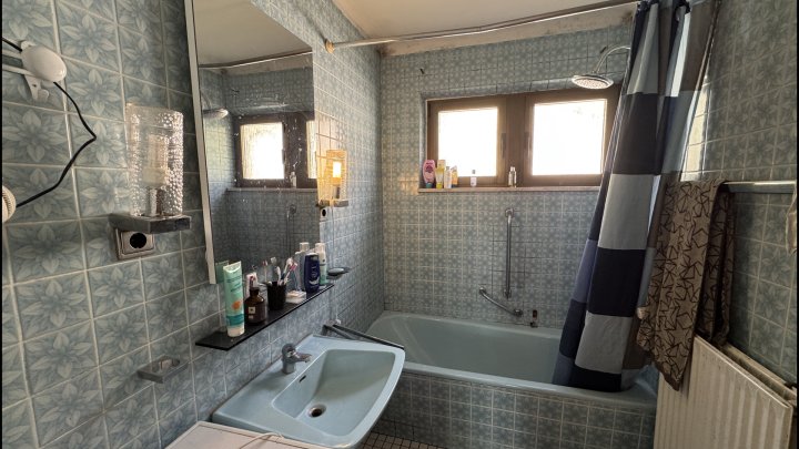 Sanierungsbedürftiges Einfamilienhaus in ruhiger Lage von Beckingen - Erbringen